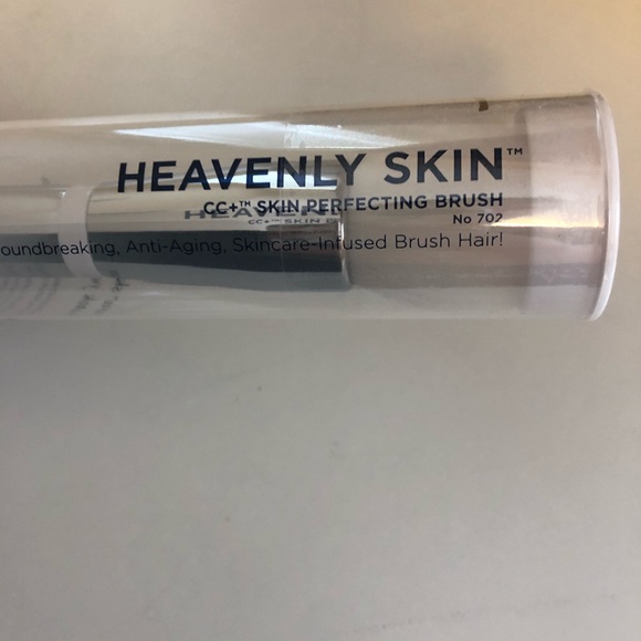 it cosmetics Other - It cosmetics Heavenly Skin brush